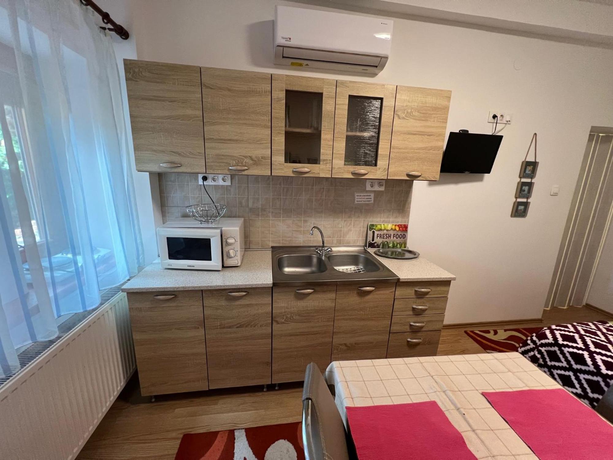 Szahara Vendeghaz Apartment Kerekegyhaza